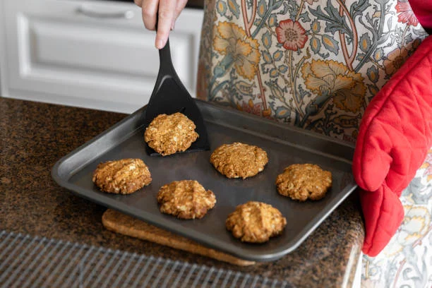 La receta exprés de galletitas de avena y miel: Endulza tu día en 15 minutos 2 Moncloa El secreto de un horneado perfecto