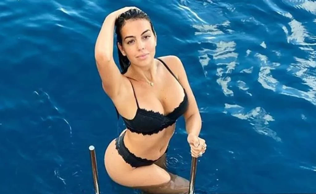 Este producto de Primor por menos de 1 euro es el secreto de Georgina Rodríguez contra la celulitis 1 Moncloa Estas son las ampollas que Georgina Rodríguez usa para eliminar la celulitis