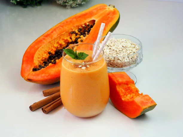 Desintoxica tu cuerpo en 10 minutos con este jugo detox de papaya, linaza y chía