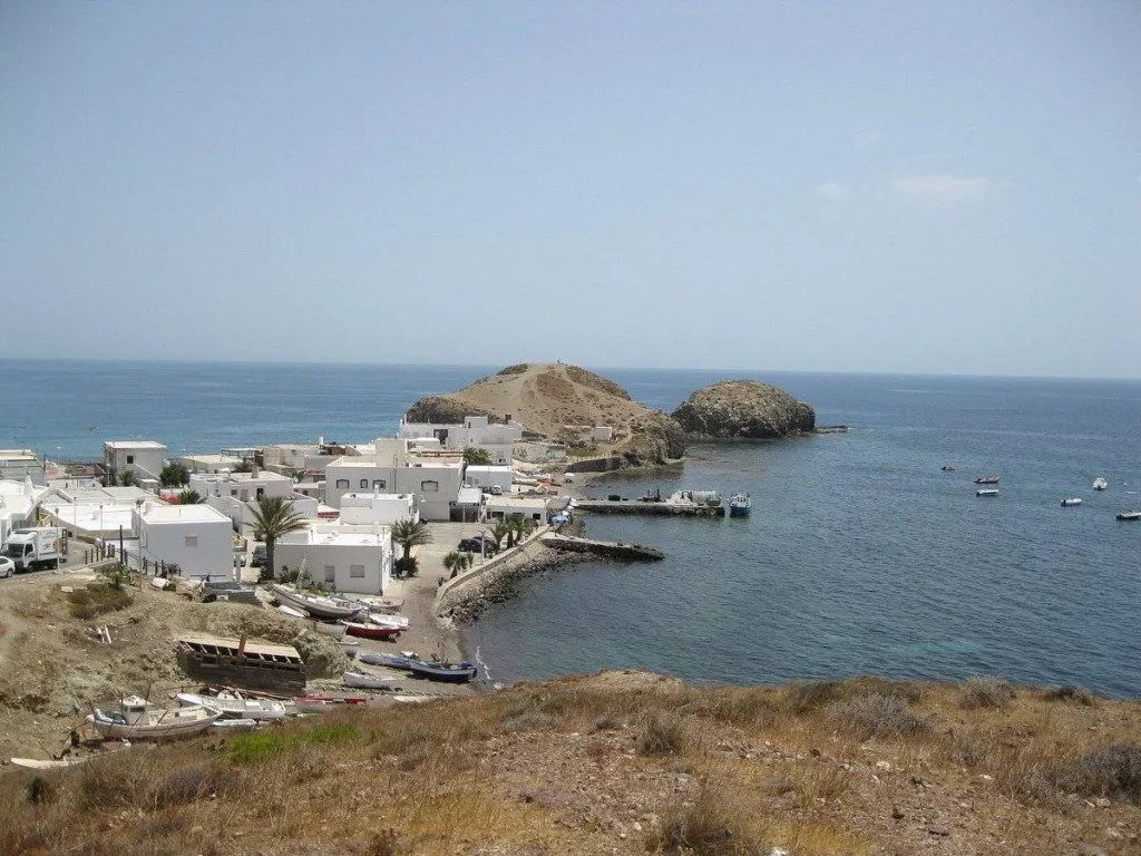 El Mykonos español está en Andalucía: el pueblo perfecto para cerrar el verano 1 Moncloa La Mykonos de España, el tesoro escondido para disfrutar de los últimos días de calor