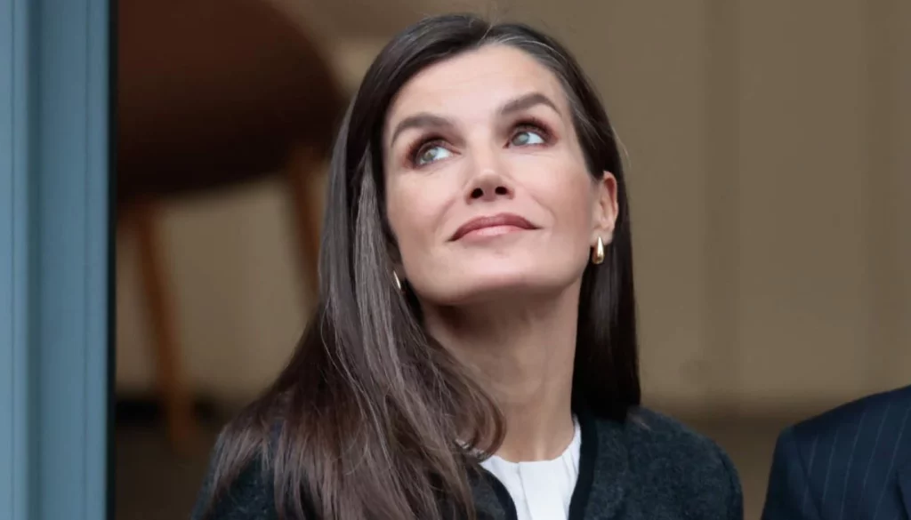 La elección acetada de Letizia: Un superalimento que revoluciona su energía diaria 2 Moncloa Los beneficios de la manzana para la reina Letizia