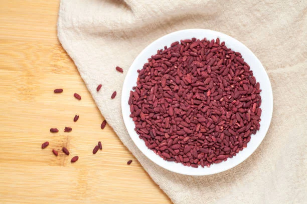 Lo que la OCU revela sobre la levadura roja de arroz y su efecto en tu salud te asustará