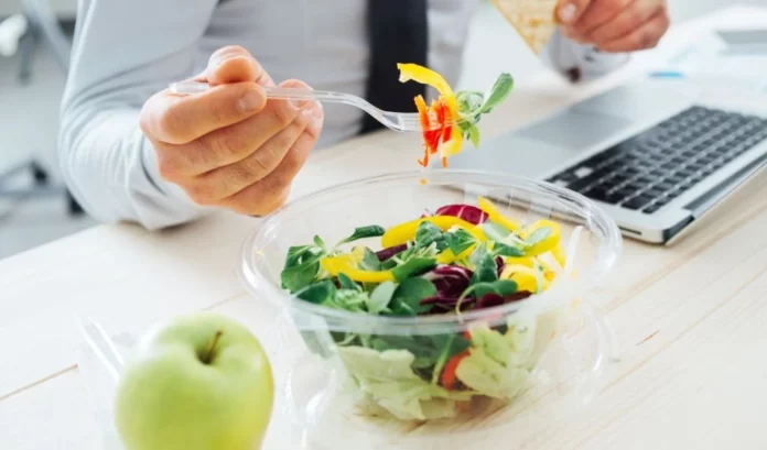 Lidl presenta la ensalada exprés perfecta para la oficina y por menos de 2 euros