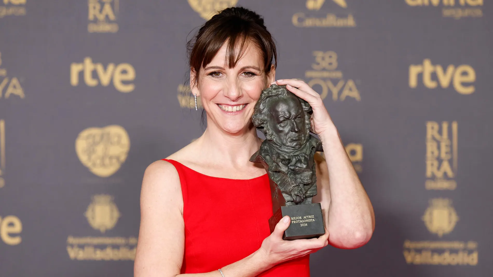 La serie española de 6 episodios que arrasa en Prime Video en 2024 5 Moncloa La actriz que acompaña a Poga durante todo el apocalipsis español