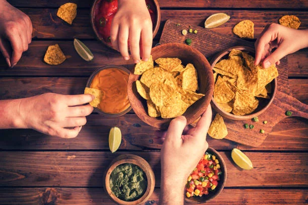 La OCU revela el mejor snack para disfrutar: ¿Patatas fritas, chips o nachos?