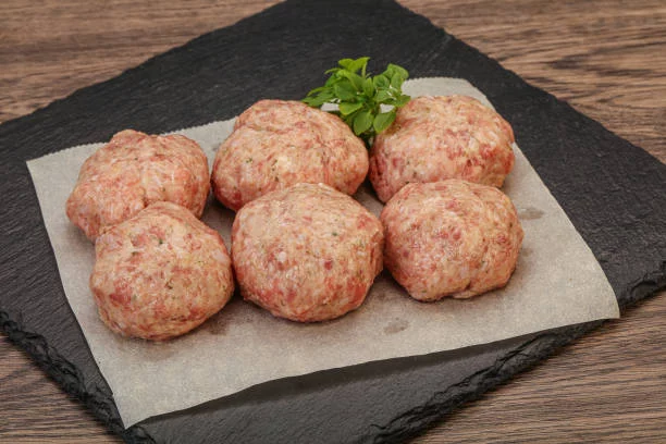 Tus mini panes de carne listos en 15 minutos con la freidora de aire: irresistibles y fáciles 1 Moncloa Ingredientes y preparación inicial de los minis panes de carne