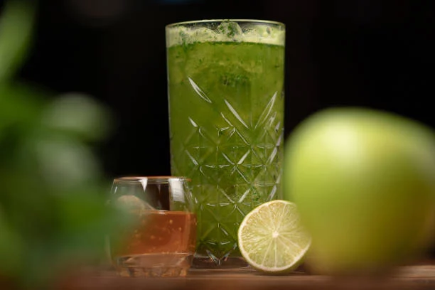 En solo 10 minutos con Thermomix: mocktail refrescante de aguacate y tomillo 1 Moncloa Preparación fácil del mocktail de aguacate y tomillo