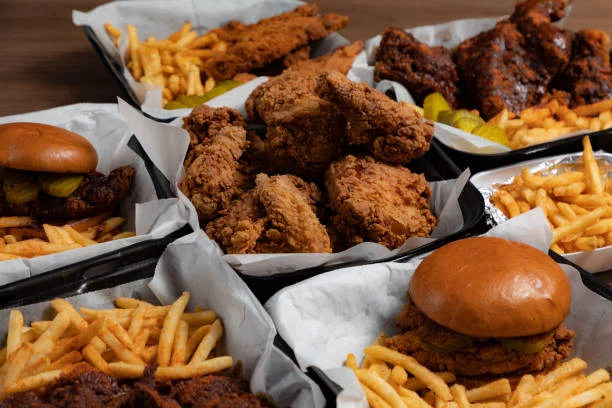 Si pides esto en un restaurante, la OMS confirma que no llegas a los 65 años 1 Moncloa La presencia de fritos en los menús de los restaurantes