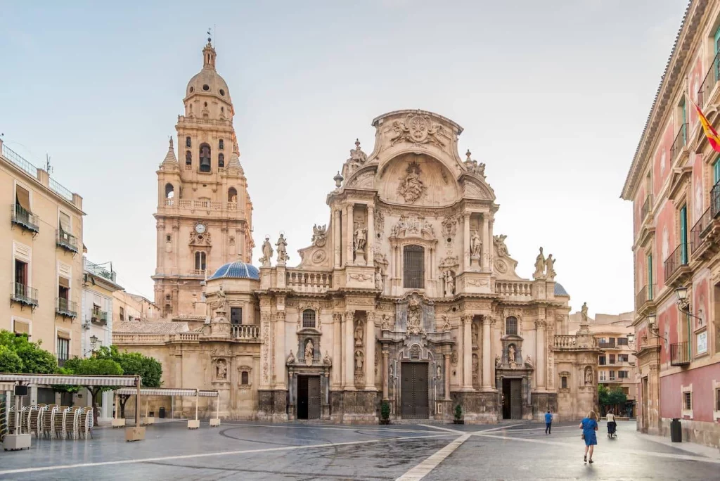 Las localidades españolas con peor valoración para vivir, según la OCU 4 Moncloa Palmas de Gran Canaria y Murcia, las localidades con un alto coste de vida