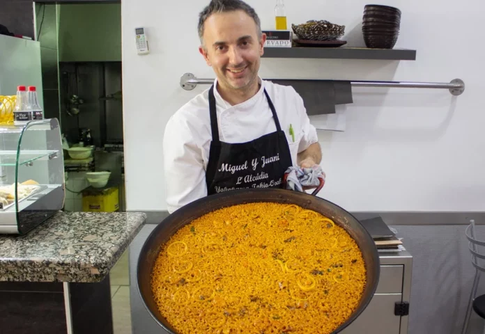 Según el concurso internacional de Sueca la mejor paella del mundo te espera en Valencia por solo 13 euros