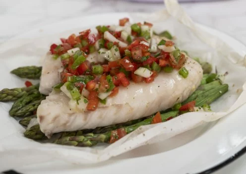 Papillote de pescado a la criolla en 5 minutos: fácil y rápido en freidora de aire