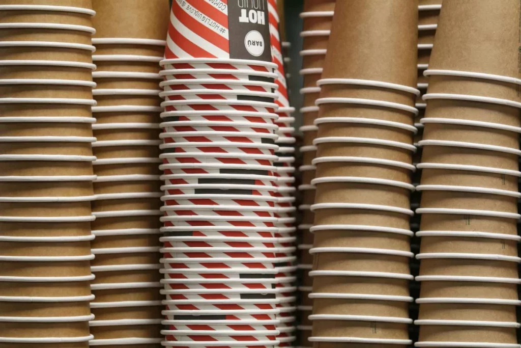 Los 2 tipos de vasos que te están envenenando sin darte cuenta 1 Moncloa Por qué los vasos pueden envenenarte