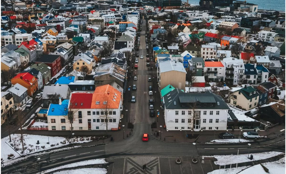 Mudarse a Islandia les permitió ahorrar 6.000 euros en un mes: el caso de una pareja española