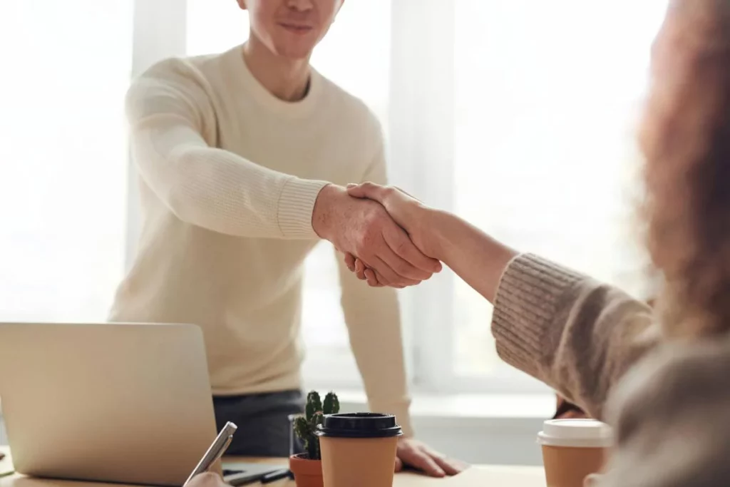 Un pacto: otra de las condiciones que una empresa debe cumplir 