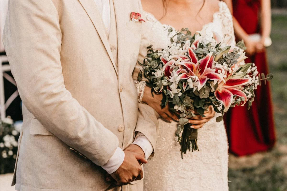 Iglesia cerrada y sólo 20 invitados: la boda en el pueblo escondido que arrasó en redes