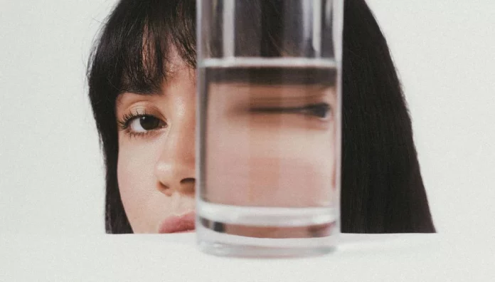 Los 2 tipos de vasos que te están envenenando sin darte cuenta
