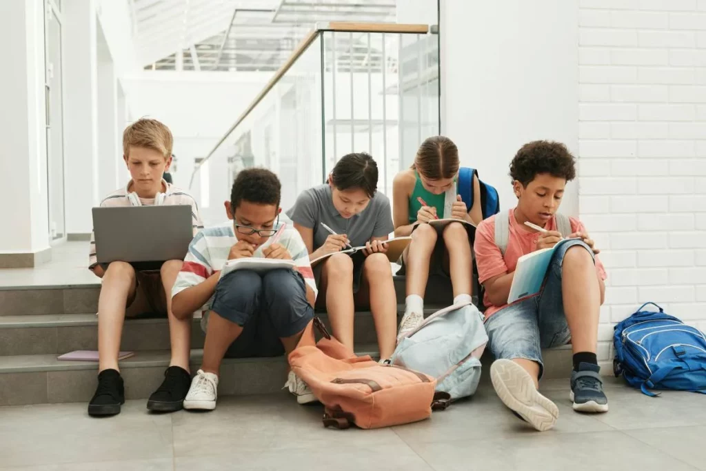 La propuesta de la OCDE que podría transformar la rutina escolar en España 1 Moncloa El plan de la OCDE que puede cambiar el horario escolar