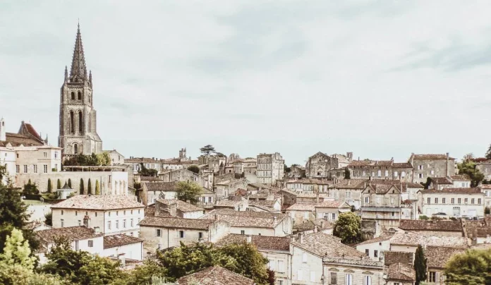 A sólo un vuelo de 15 euros: la ciudad oculta que te hará olvidar París