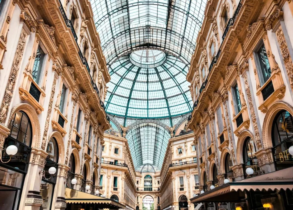 Por menos de 30 euros: la ciudad a 2 horas de Barcelona perfecta para octubre 1 Moncloa Un día de paseo, en la ciudad del lujo de Italia
