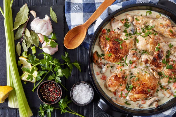 Vino y caldo: los aliados perfectos del pollo al ajillo