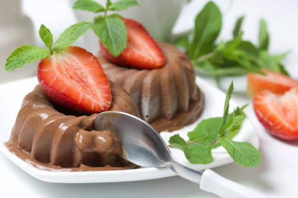 Solo 4 ingredientes para un postre de chocolate bajo en calorías que sacia tus antojos 1 Moncloa Ingredientes claves para una delicia ligera