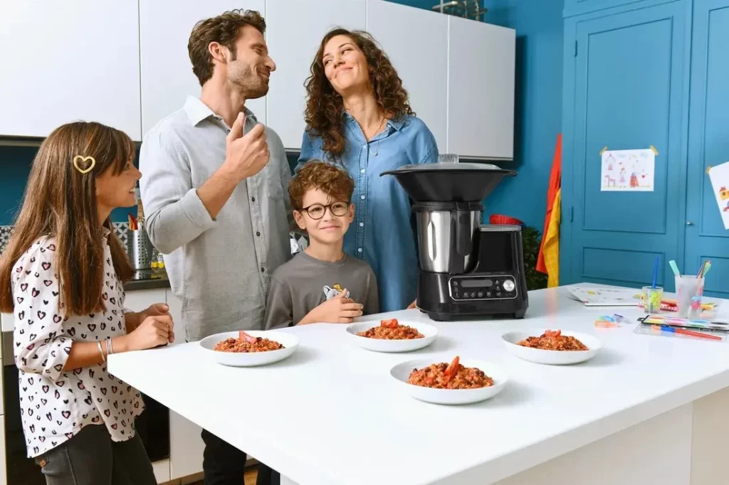Adiós Thermomix: el robot de cocina que redefine la precisión culinaria 2 Moncloa Compacto, pero con gran capacidad: máxima eficiencia en la cocina