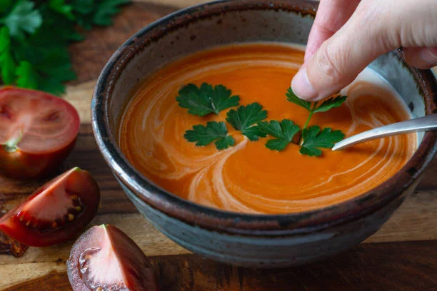 Cómo preparar un salmorejo sin pan y sin gluten, perfecto para cuidar tu peso 6 Moncloa Dejar reposar para mejorar los sabores