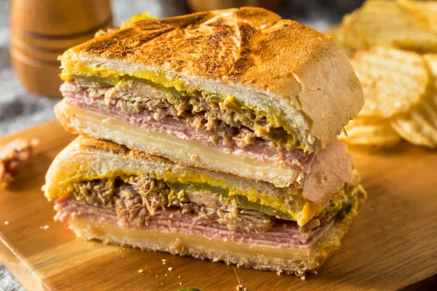 Ingredientes para hacer un sándwich cubano perfecto