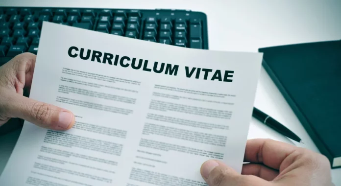Cómo crear tu CV perfecto usando inteligencia artificial
