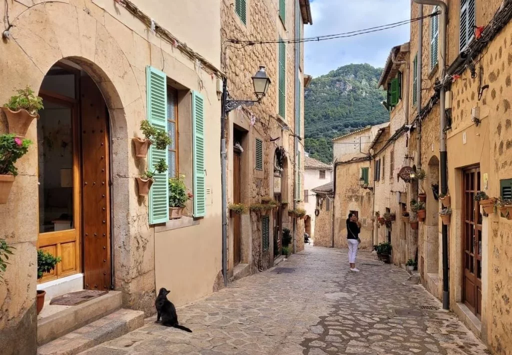 Mallorca guarda un rincón tan secreto que se convierte en el destino soñado para senderistas 1 Moncloa Los secretos de Mallorca: los pueblos de la Sierra Tramuntana