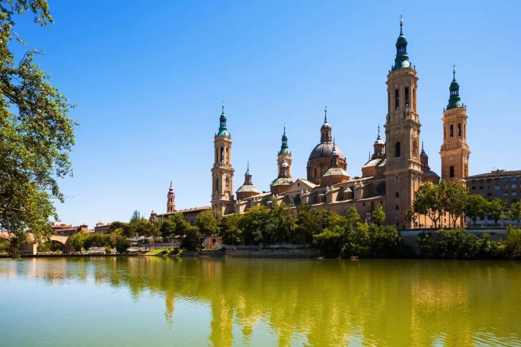 Las localidades españolas con peor valoración para vivir, según la OCU 6 Moncloa Zaragoza y Bilbao, otra de las localidades preferidas