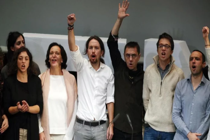 Fotos con los fundadores originales de podemos incluido Iñigo Errejón.