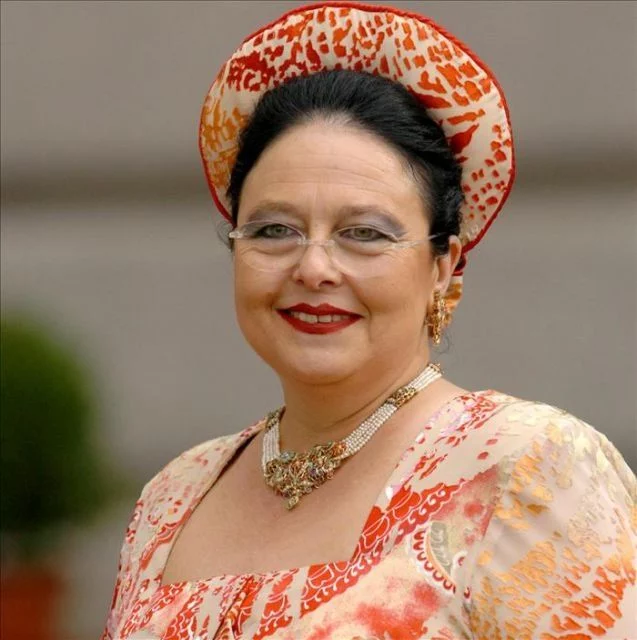 El juez que puede reabrir el 'Delcygate' enamorado de la Zarina de Rusia en el exilio 1 Moncloa 6d6e4d6ef5d48ecc9c89a12e276cc89e Moncloa