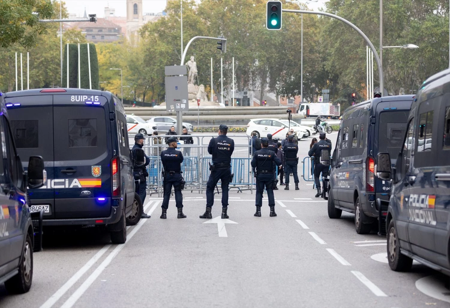 Policías Nacionales en un control rutinario en Madrid. AGENCIAS