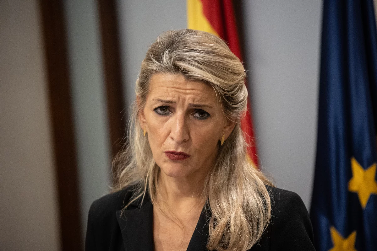 EuropaPress_6309217_vicepresidenta_segunda_ministra_trabajo_economia_social_lider_sumar_yolanda Yolanda Díaz, seria tras tener que dar explicaciones en el caso Errejón