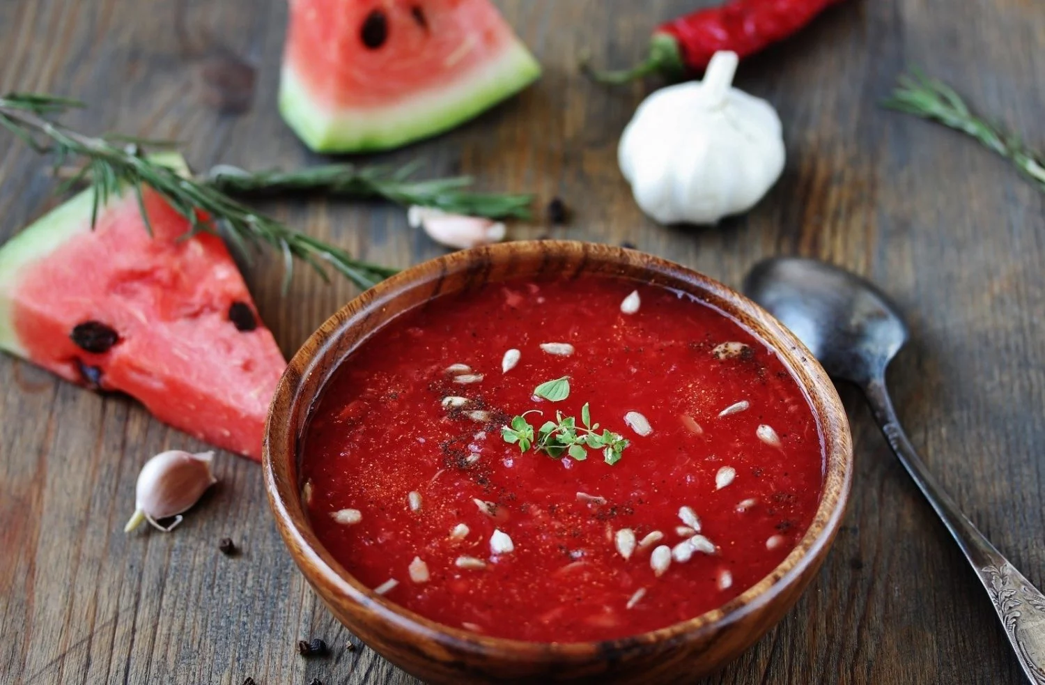 The New York Times señala la receta española más famosa a nivel mundial, y no es la tortilla de patata 2 Moncloa INGREDIENTES CLAVE DEL GAZPACHO