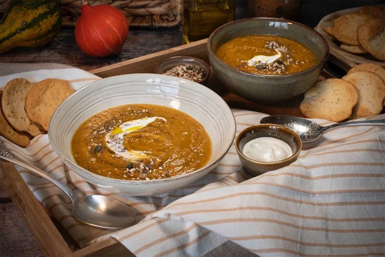 Esta crema de verduras asadas es la manera de comer verde sin pasar un mal trago