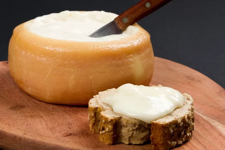Torta del Casar, la delicia cremosa de Extremadura