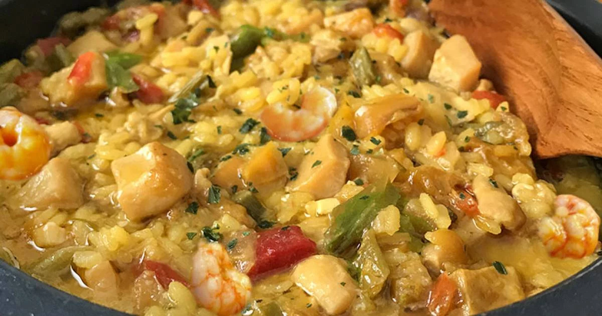 El arroz meloso gallego con gambas y sepia, la nueva receta que hace olvidar la paella 3 Moncloa EL TOQUE FINAL: SUGERENCIAS PARA EMPLATAR Y DISFRUTAR
