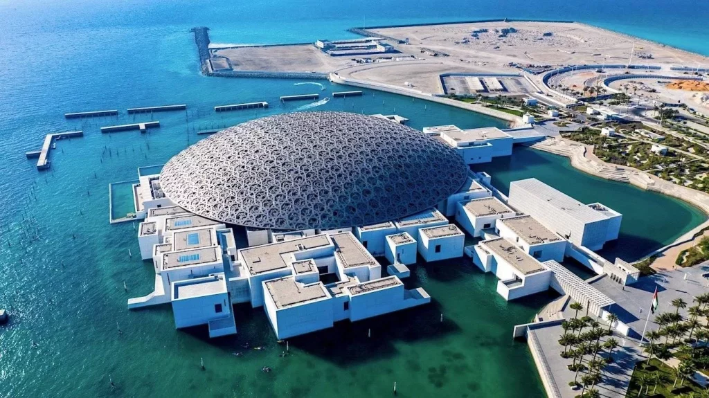 Louvre de Abu Dabi, el edificio más caro de Emiratos Árabes