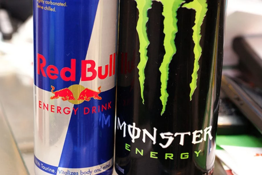 Alerta sobre bebidas energéticas, esto es lo ingieres en cada Monster y Red Bull
