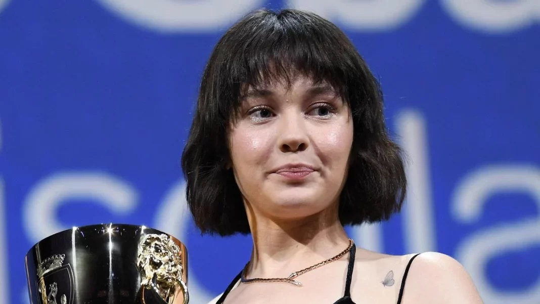 Cailee Spaeny: la fotógrafa amateur del grupo