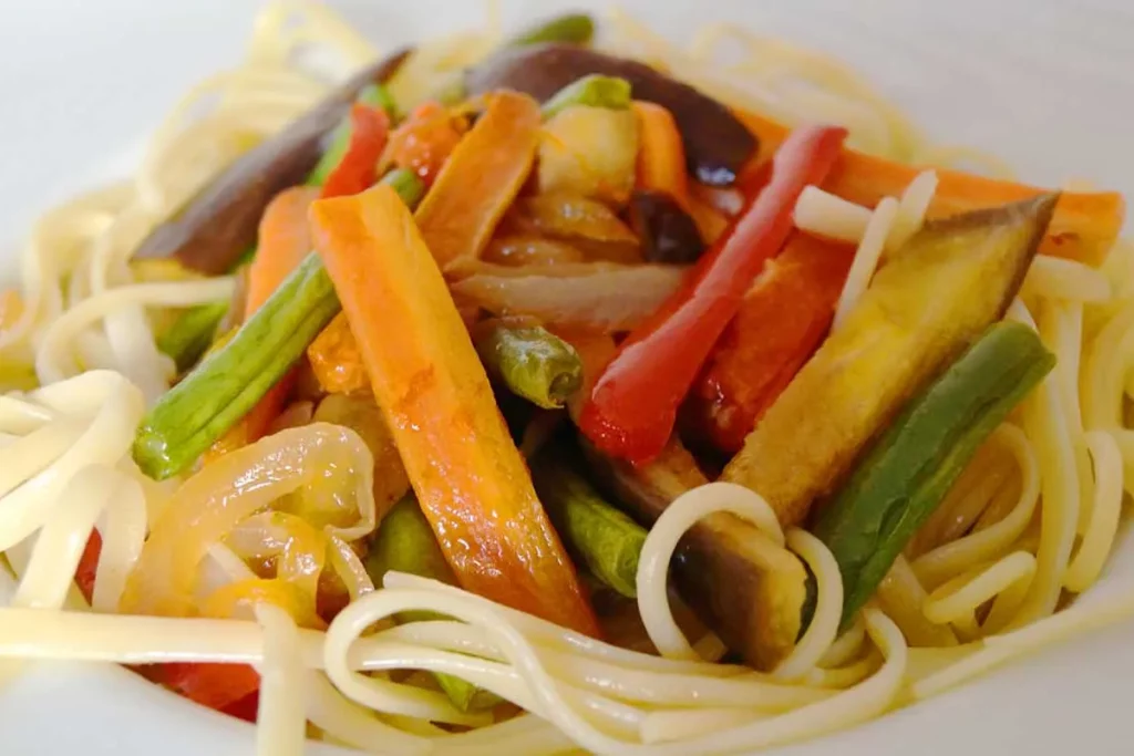 La clave para comer pasta por la noche sin engordar explicada por un nutricionista 1 Moncloa Una preparación con un enfoque saludable