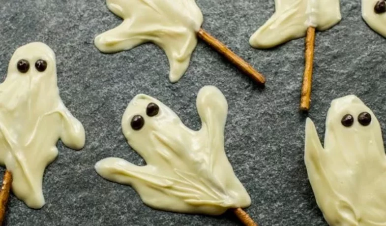 Prepara un Halloween saludable con estos fantasmas de yogur que encantarán a tus hijos