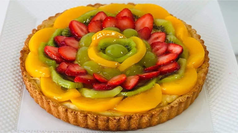 Aprende a hacer una colorida y refrescante tarta de frutas casera