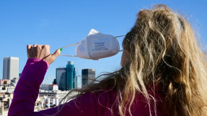 España descarta las mascarillas obligatorias pese a la nueva advertencia de Sanidad sobre el COVID