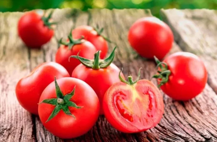 Multiplica el sabor de los tomates del supermercado con este fácil truco