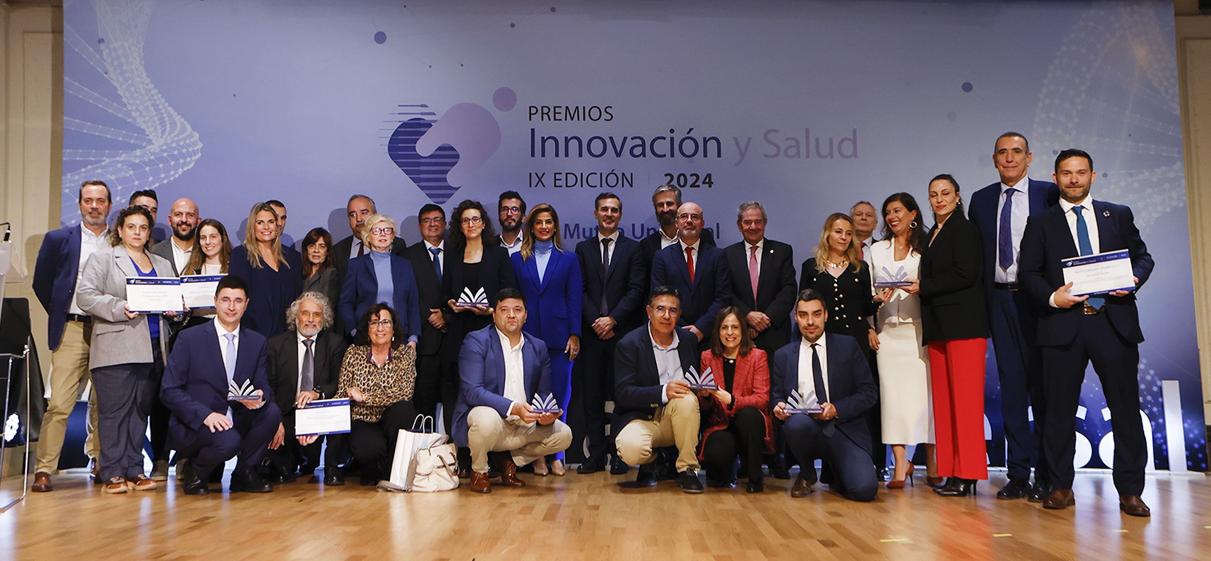 Mutua Universal distingue a empresas comprometidas con la promoción de la salud a través de la innovación 1 Moncloa Foto familia premiados Moncloa