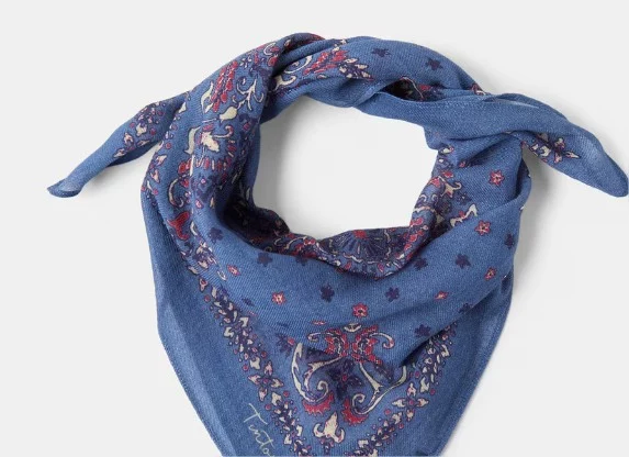 Los mejores complementos de moda se encuentran en El Corte Inglés con ofertas únicas por el Black Friday 4 Moncloa bandana Moncloa