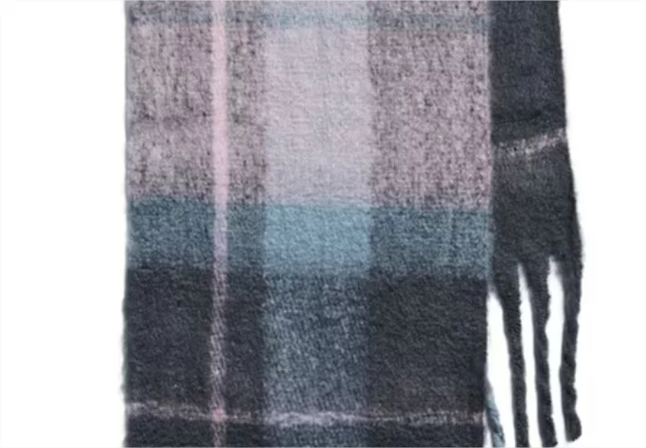Los mejores complementos de moda se encuentran en El Corte Inglés con ofertas únicas por el Black Friday 2 Moncloa bufanda Moncloa